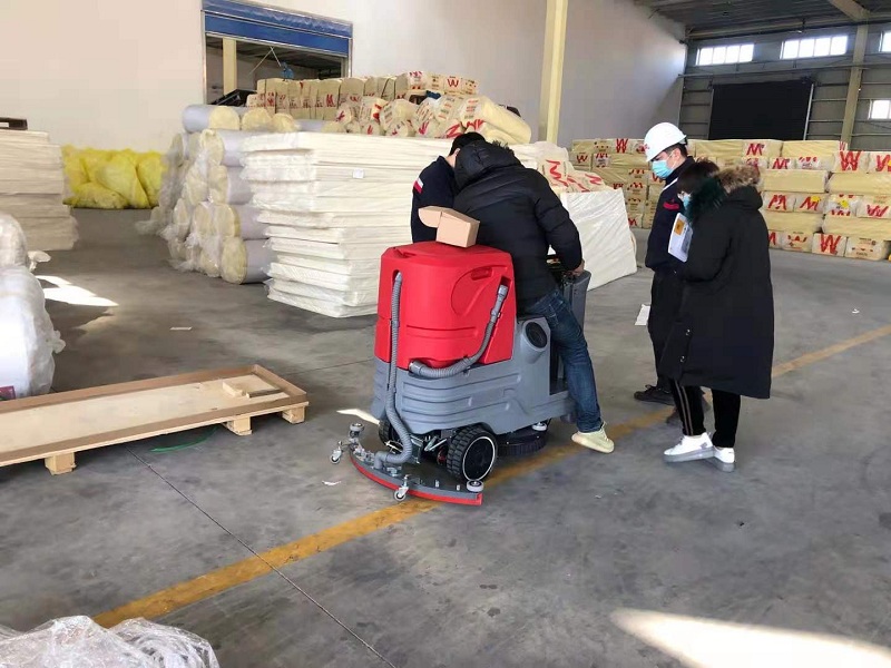 上海某供應(yīng)鏈管理公司選中御衛(wèi)仕駕駛式洗地機DX6
