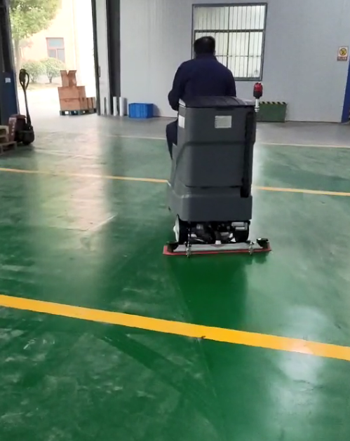 江蘇某食品貿(mào)易公司采購(gòu)駕駛式洗地機(jī)HX5